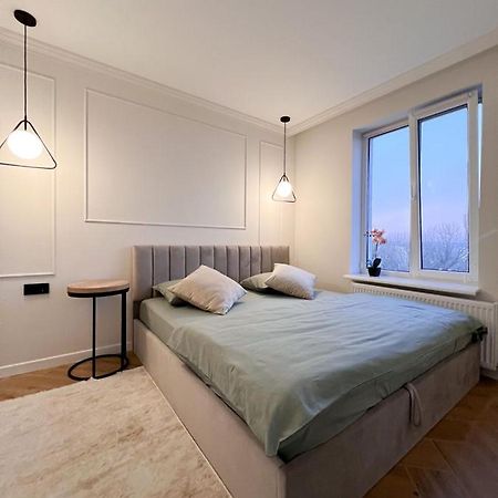 Renthouse Apartments Neoclassic คีชีเนา ภายนอก รูปภาพ