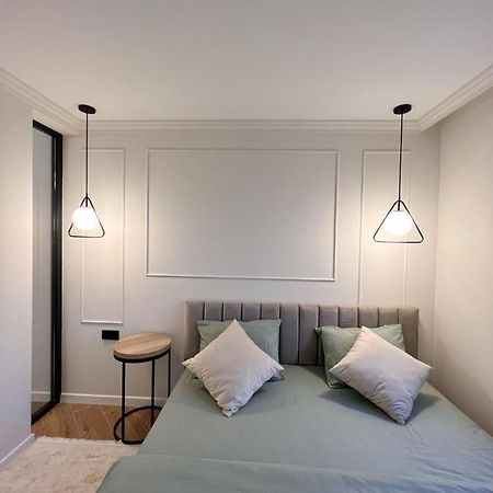 Renthouse Apartments Neoclassic คีชีเนา ภายนอก รูปภาพ