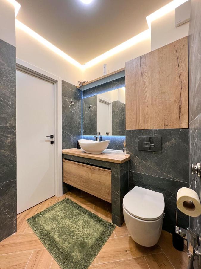 Renthouse Apartments Neoclassic คีชีเนา ภายนอก รูปภาพ
