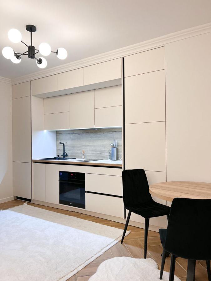 Renthouse Apartments Neoclassic คีชีเนา ภายนอก รูปภาพ