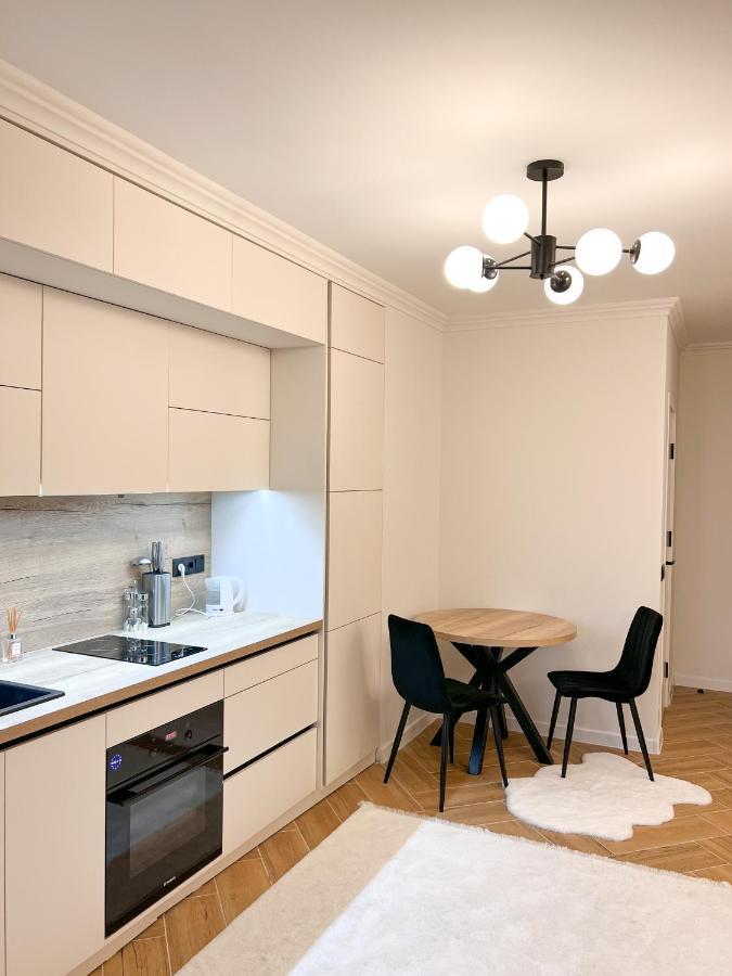 Renthouse Apartments Neoclassic คีชีเนา ภายนอก รูปภาพ