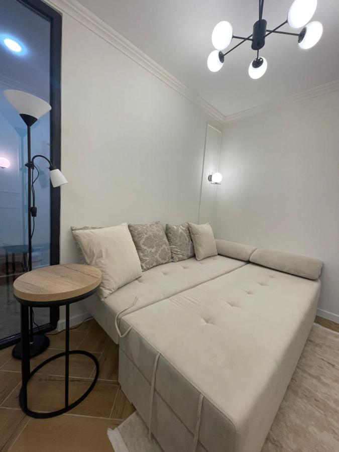 Renthouse Apartments Neoclassic คีชีเนา ภายนอก รูปภาพ