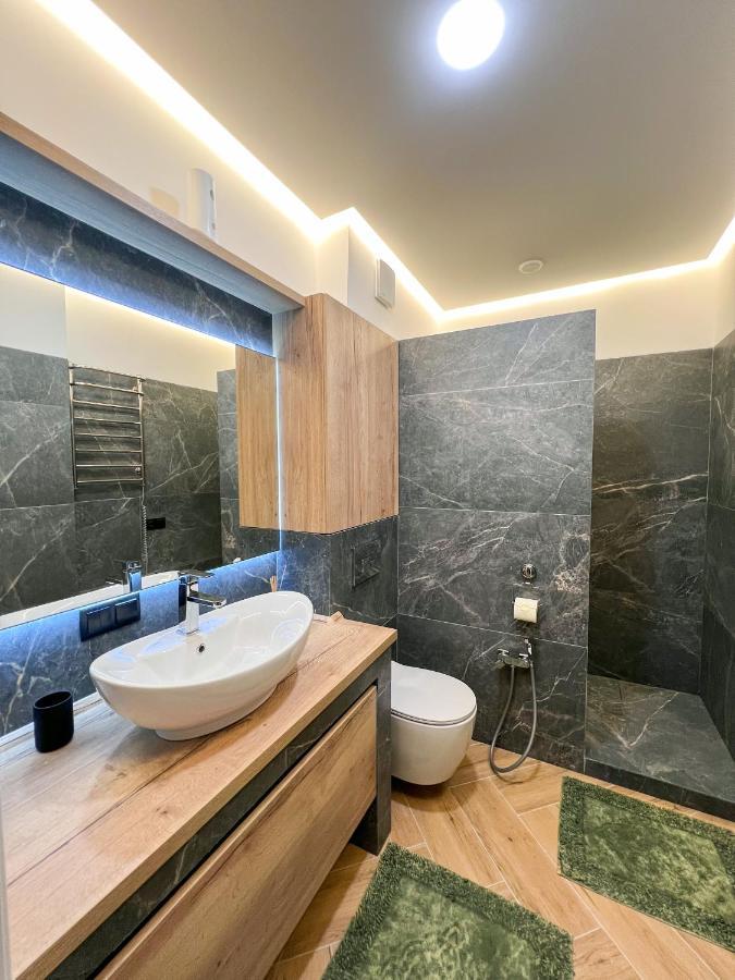 Renthouse Apartments Neoclassic คีชีเนา ภายนอก รูปภาพ